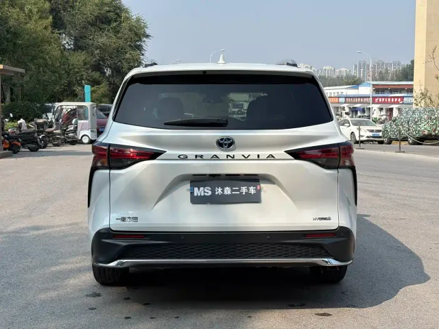 Toyota Granvia — Фото автомобиля 5
