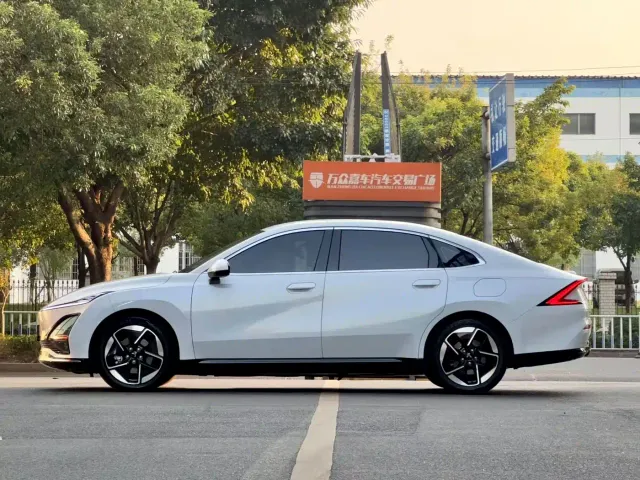 Wuling Starlight — Фото автомобиля 8