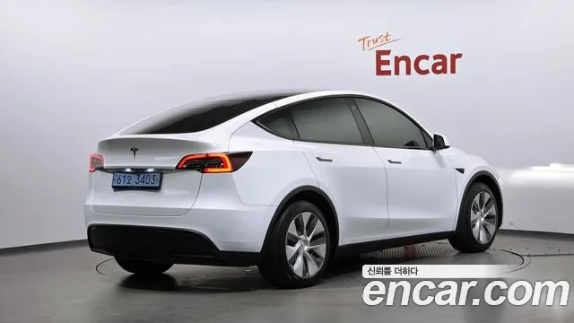 Tesla Model Y — Фото автомобиля 2