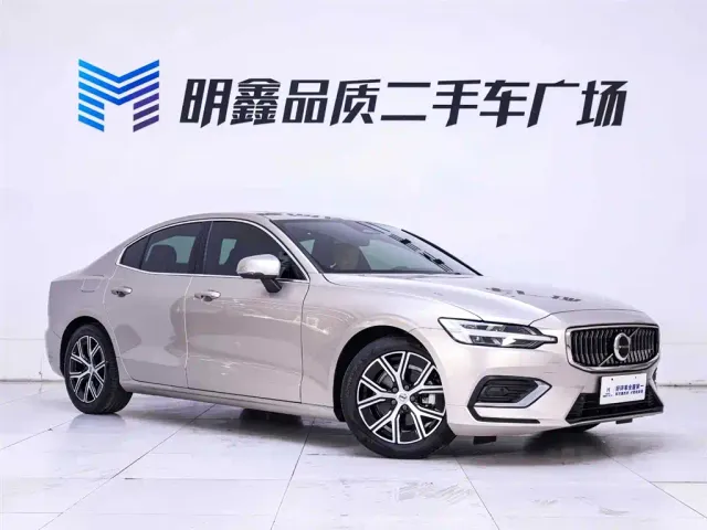 Volvo S60 — Фото автомобиля 5