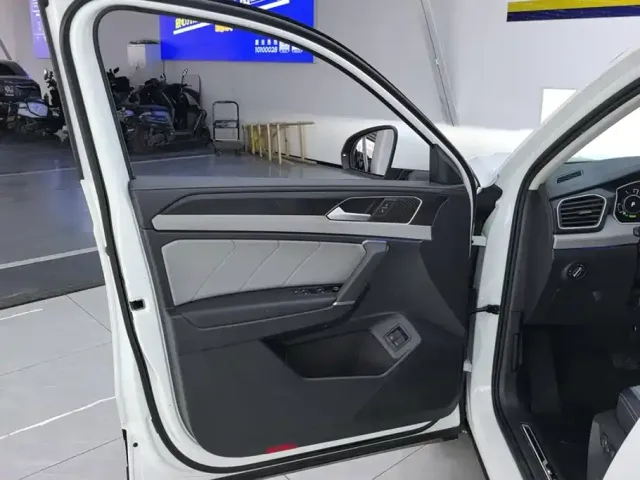 Volkswagen Tayron GTE Plug-in Hybrid — Фото автомобиля 7