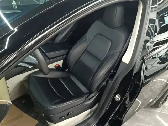 Tesla Model Y — Фото автомобиля 14