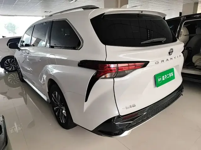 Toyota Granvia — Фото автомобиля 4
