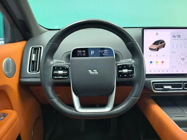 Li Auto L8 — Фото автомобиля 8