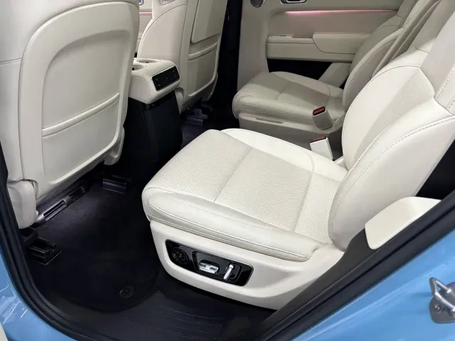 Li Auto L8 — Фото автомобиля 11