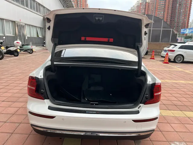 Volvo S60 — Фото автомобиля 29