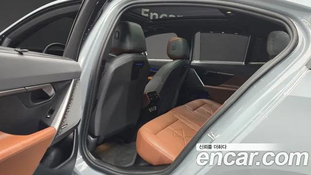 BMW 5 Series G60 — Фото автомобиля 11