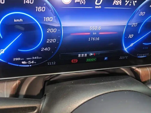 Mercedes-Benz EQE SUV — Фото автомобиля 11