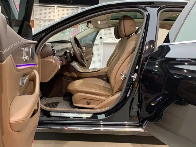 Mercedes-Benz E-Class — Фото автомобиля 16