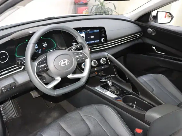 Hyundai Elantra — Фото автомобиля 9