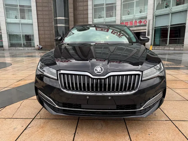 Skoda Superb — Фото автомобиля 2