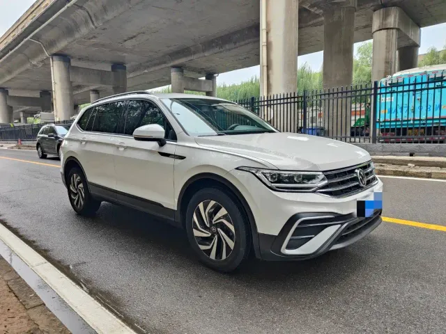 Volkswagen Tiguan L — Фото автомобиля 3