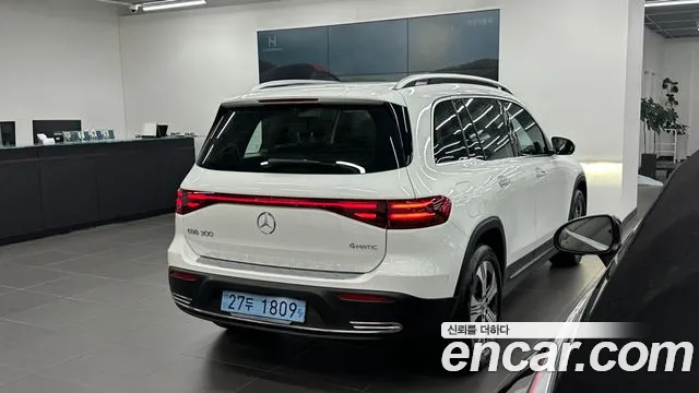 Mercedes-Benz EQB — Фото автомобиля 4