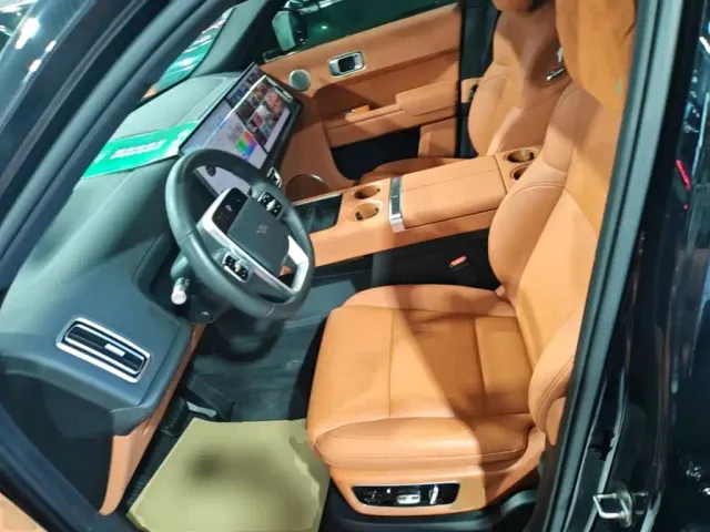 Li Auto L8 — Фото автомобиля 14