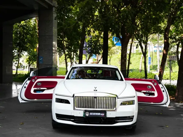 Rolls-Royce Spectre — Фото автомобиля 18