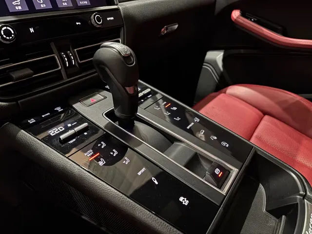 Porsche Macan — Фото автомобиля 11