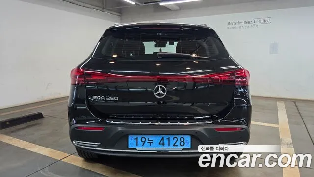 Mercedes-Benz EQA — Фото автомобиля 4