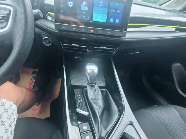 Roewe i5 — Фото автомобиля 14
