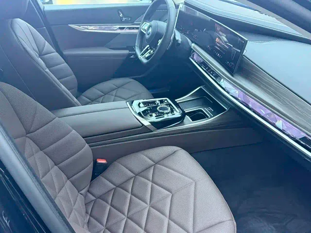 BMW 7 Series — Фото автомобиля 18