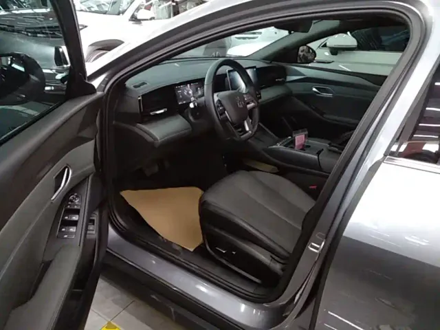 BYD Qin L — Фото автомобиля 15