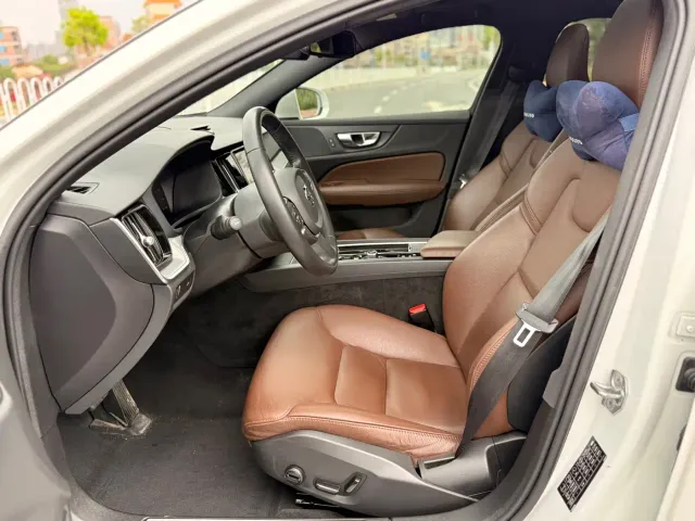 Volvo S60 — Фото автомобиля 30