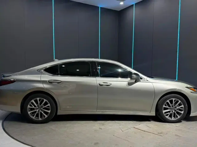Lexus ES — Фото автомобиля 5