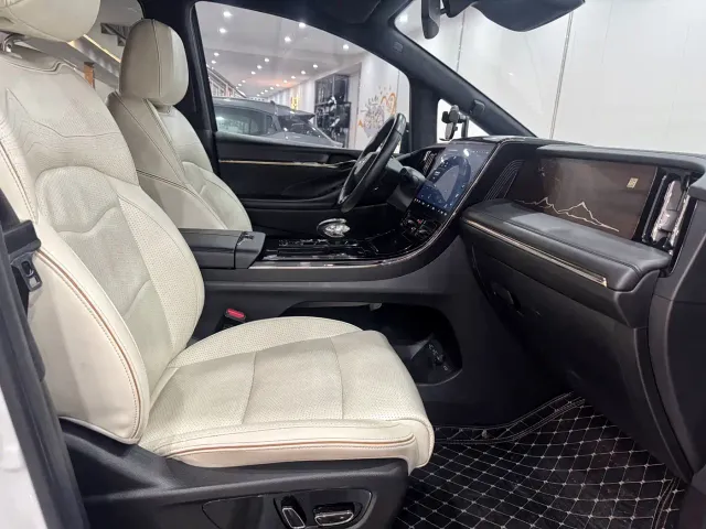 GAC Trumpchi M8 — Фото автомобиля 9