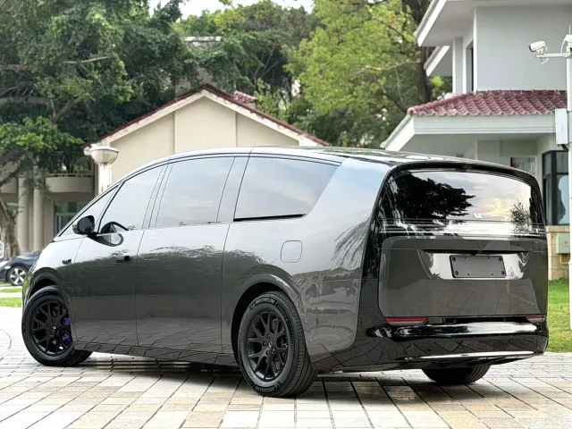 Li Auto MEGA — Фото автомобиля 8
