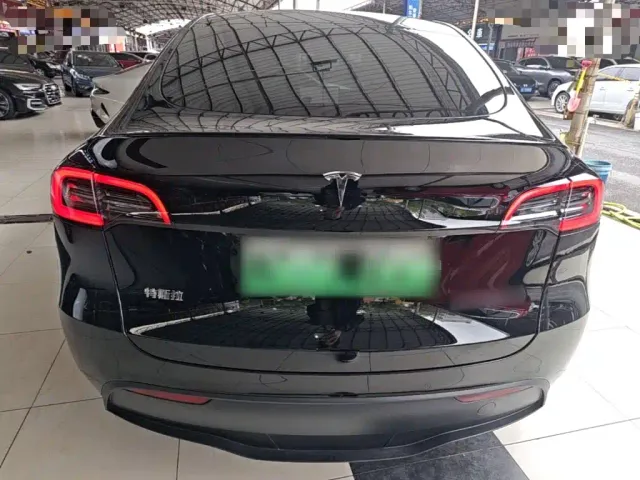 Tesla Model Y — Фото автомобиля 5