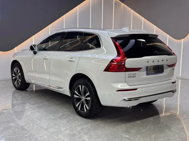 Volvo XC60 — Фото автомобиля 10