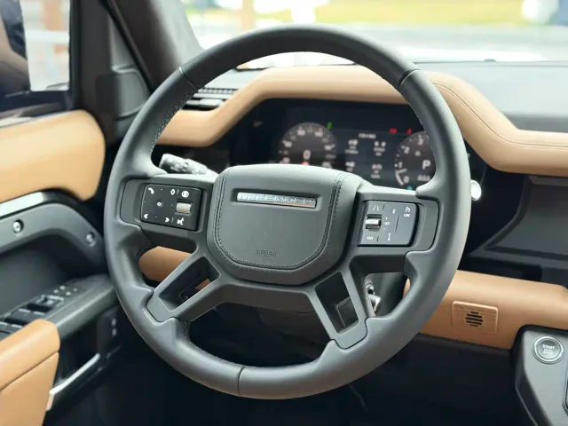 Land Rover Defender — Фото автомобиля 9