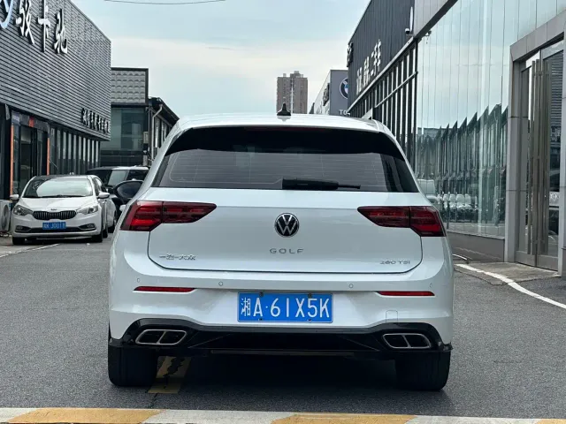 Volkswagen Golf — Фото автомобиля 10