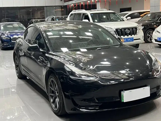 Tesla Model 3 — Фото автомобиля 3