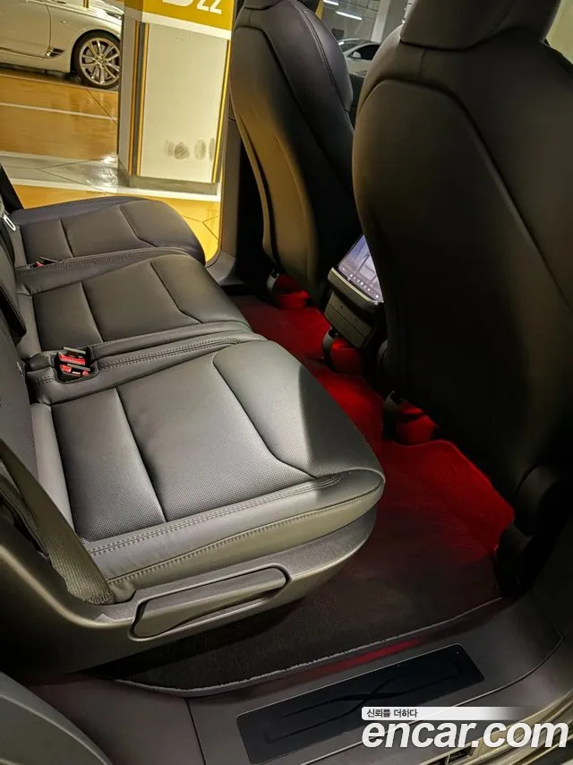 Tesla Model X — Фото автомобиля 11