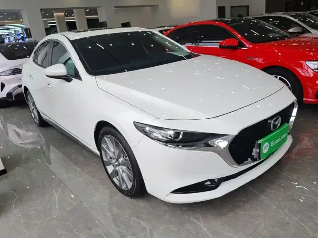 Mazda Axela — Фото автомобиля 3