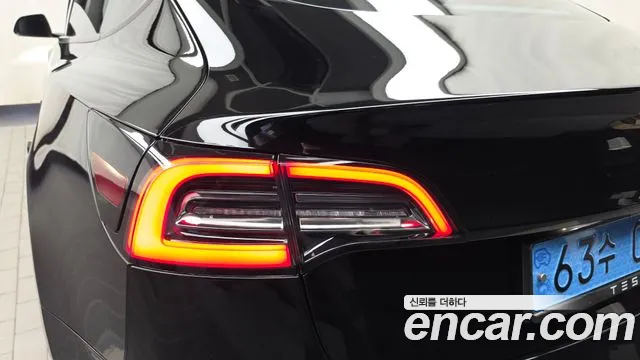 Tesla Model 3 — Фото автомобиля 8