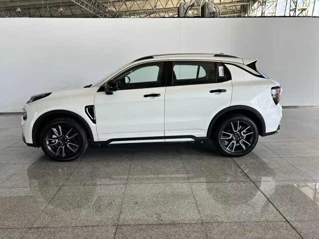 Lynk & Co 01 — Фото автомобиля 14