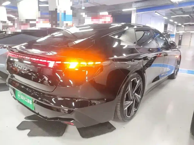 Lynk & Co Z10 — Фото автомобиля 6
