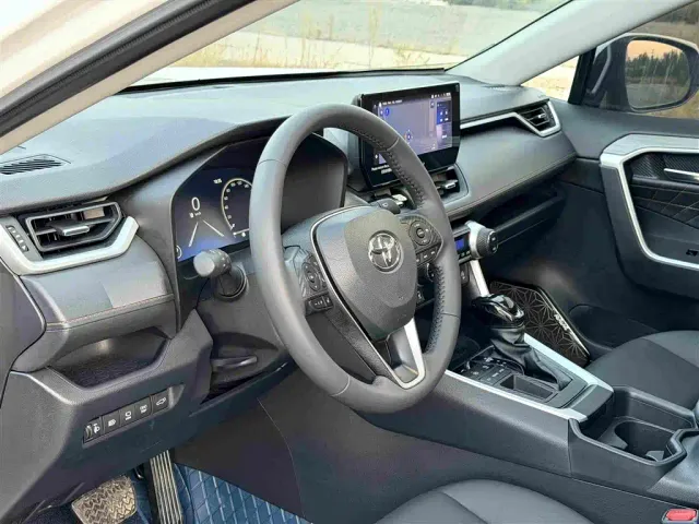 Toyota RAV4 — Фото автомобиля 11