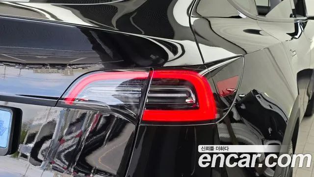 Tesla Model Y — Фото автомобиля 8