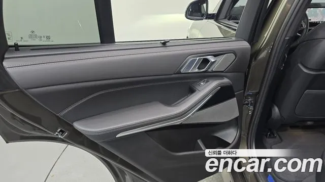BMW X5 xDrive 40i M Sport — Фото автомобиля 24