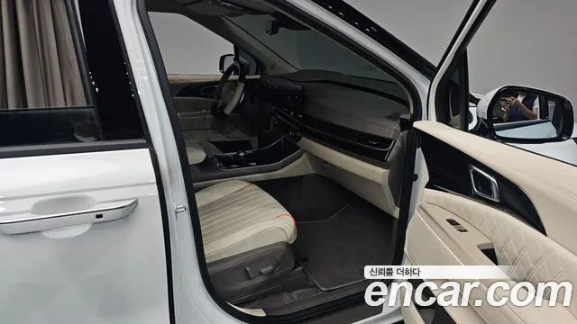 Kia Carnival Generation 4 — Фото автомобиля 17