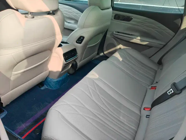 Geely Galaxy Xingyao 8 — Фото автомобиля 6
