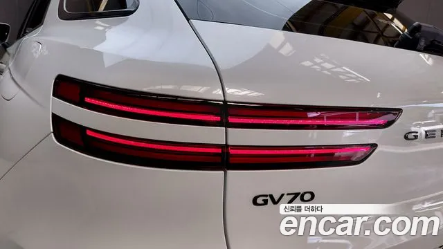 Genesis GV70 — Фото автомобиля 23