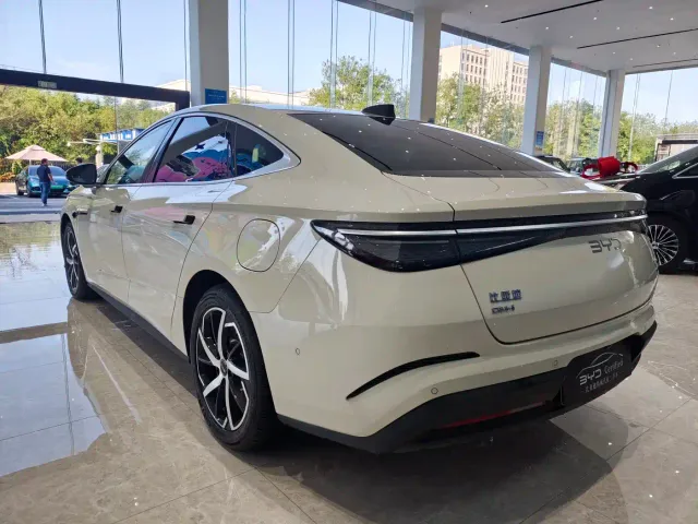 BYD Seal 07 DM-i — Фото автомобиля 7