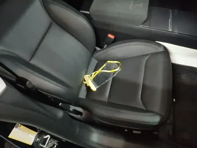 Tesla Model 3 — Фото автомобиля 24