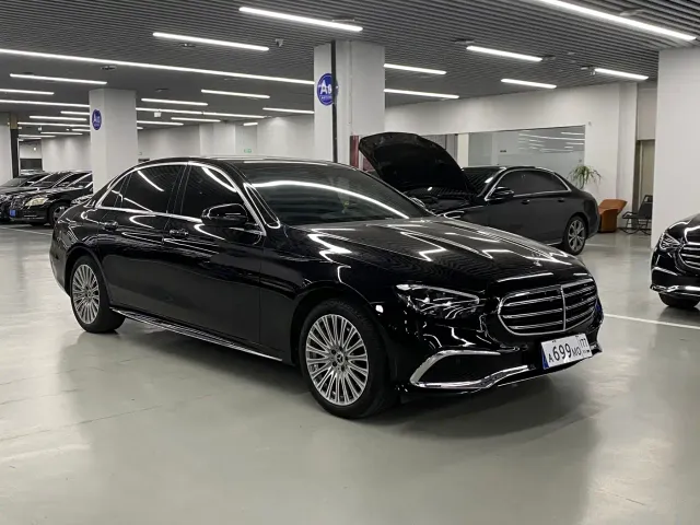 Mercedes-Benz E-Class — Фото автомобиля 3