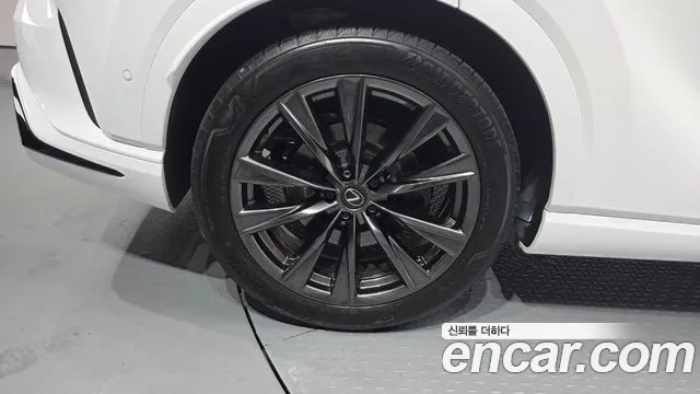 Lexus RX — Фото автомобиля 5
