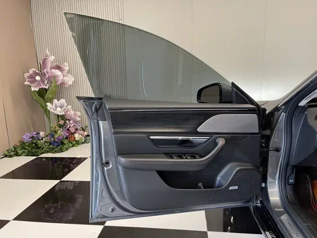 Xpeng P7 — Фото автомобиля 24