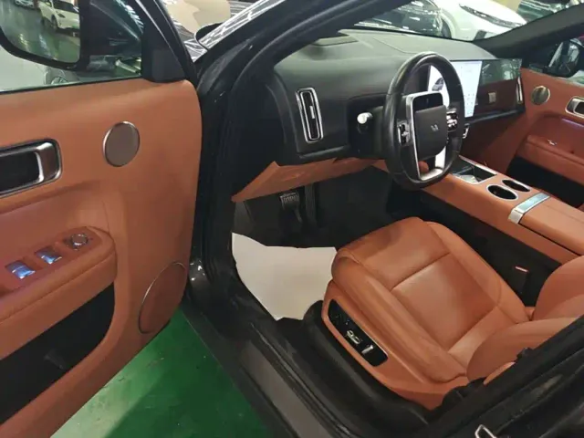 Li Auto L9 — Фото автомобиля 15